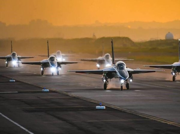 欧洲杯体育于停机阶段刹车失效导致飞机滑进草地-开云「中国」kaiyun网页版登录入口